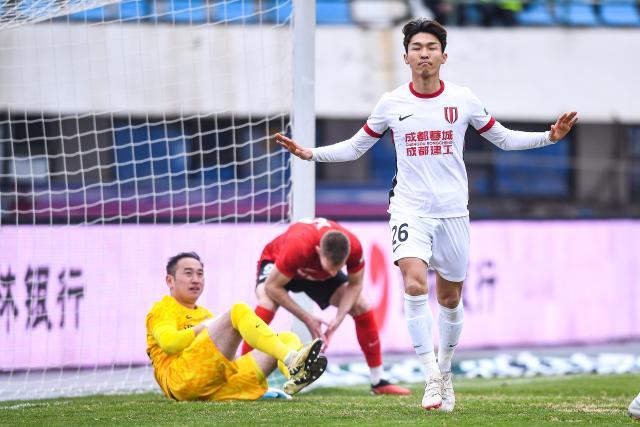 世预赛-蓉城“菜地”里抢3分直逼榜首 下轮与申花强强对话