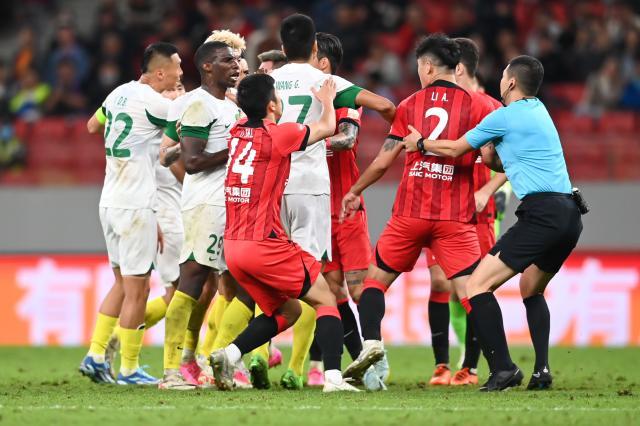 世预赛亚洲区赛程-【中超】夺冠悬念继续！颜骏凌送礼 海港1比2负国安